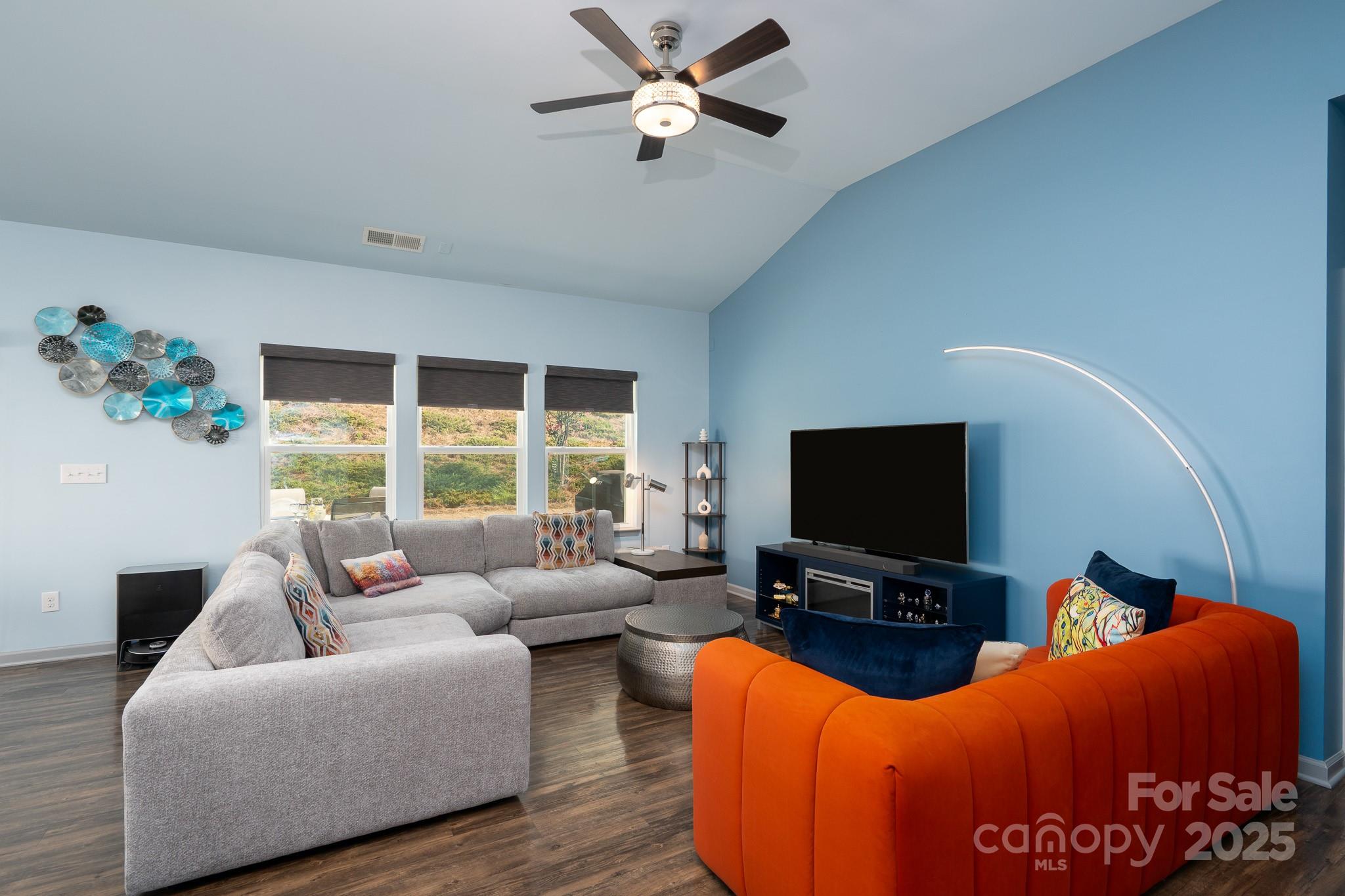 202 Paradise Hills Circle