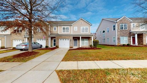 Photo of 4602 Craigmoss Lane, Charlotte, NC 28278 (MLS # 4328728)