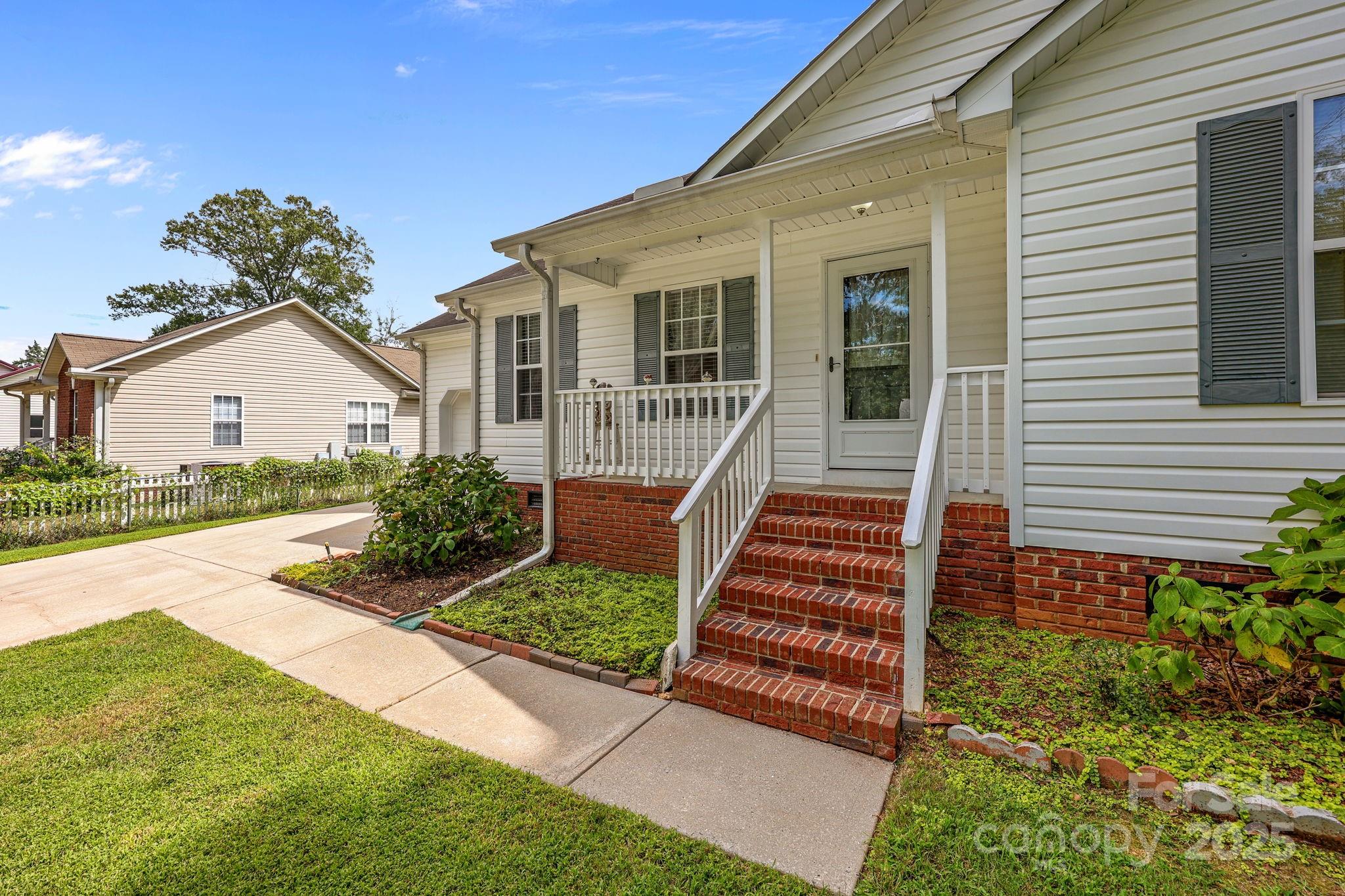 2161 Barnhardt Avenue NW