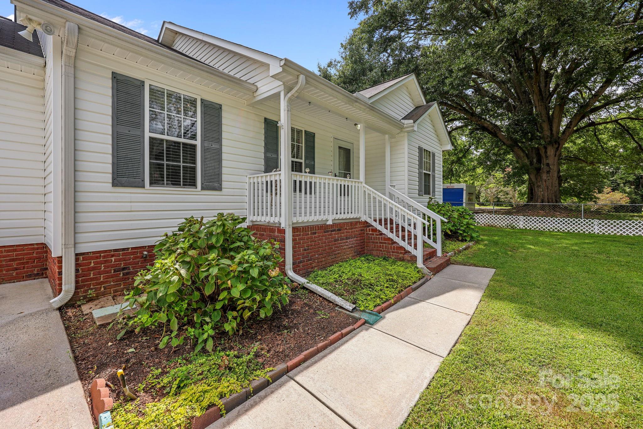 2161 Barnhardt Avenue NW