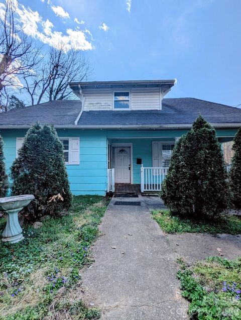 Photo of 201 Newland Place NW, Lenoir, NC 28645 (MLS # 4359302)