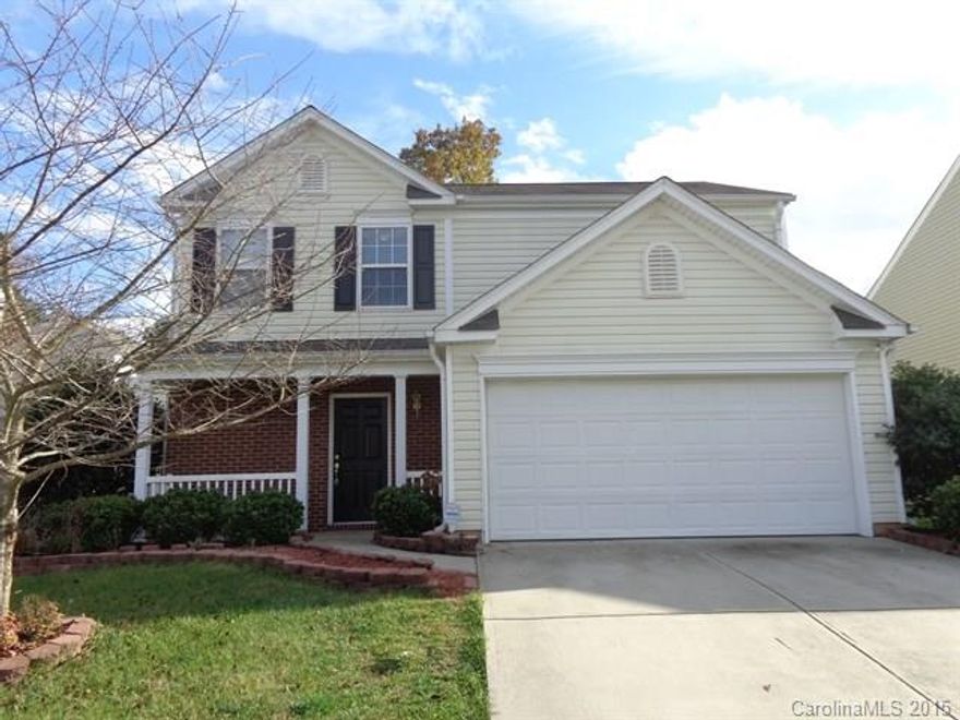 This charming home has a fenced in backyard and 2 car garage!  The great room comes equipped with a fireplace for those colder days.  The kitchen is bright and has plenty of cabinet space.  The master bedroom has a walk in closet and the master bathroom has a garden tub and separate shower.