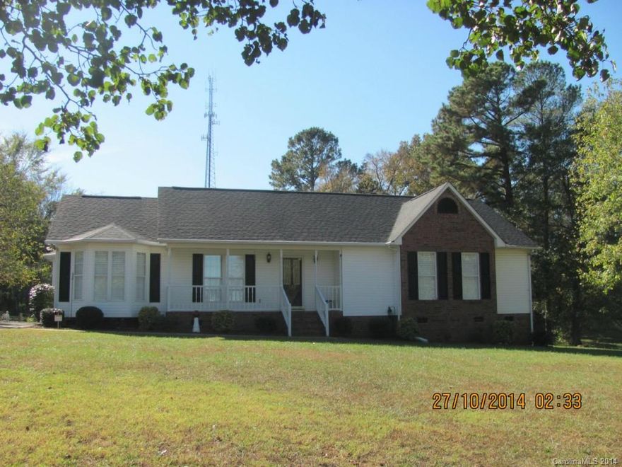 Incredible ranch-style home.  Great neighborhood.  Large lot, convenient to everything.  Well maintained, spacious rooms, beautiful hardwoods, and plantation shutters throughout.