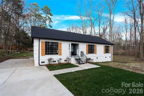 Photo of 8900 Blaydon Drive, Charlotte, NC 28227 (MLS # 4353504)