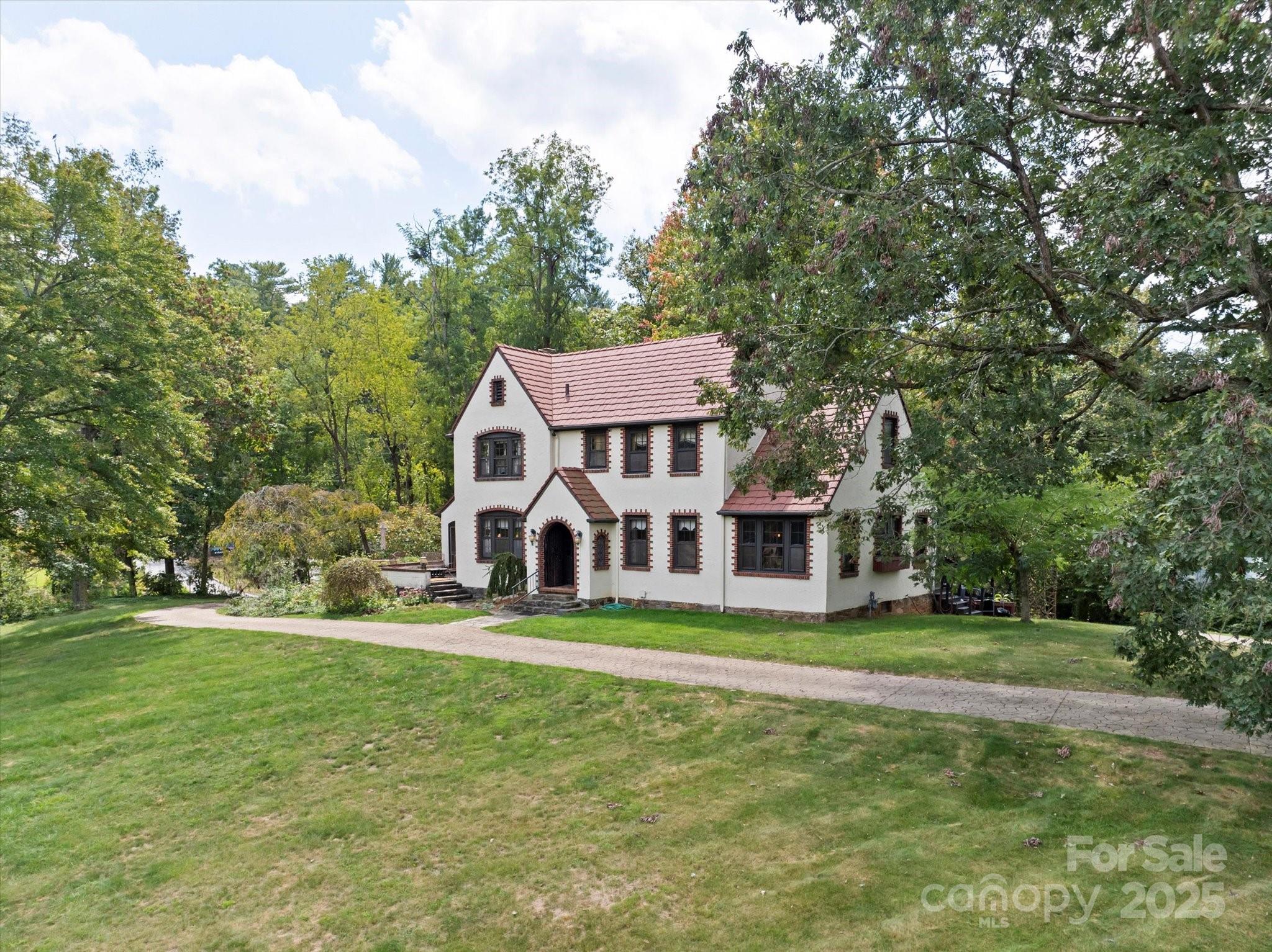 23 Greenleaf Circle