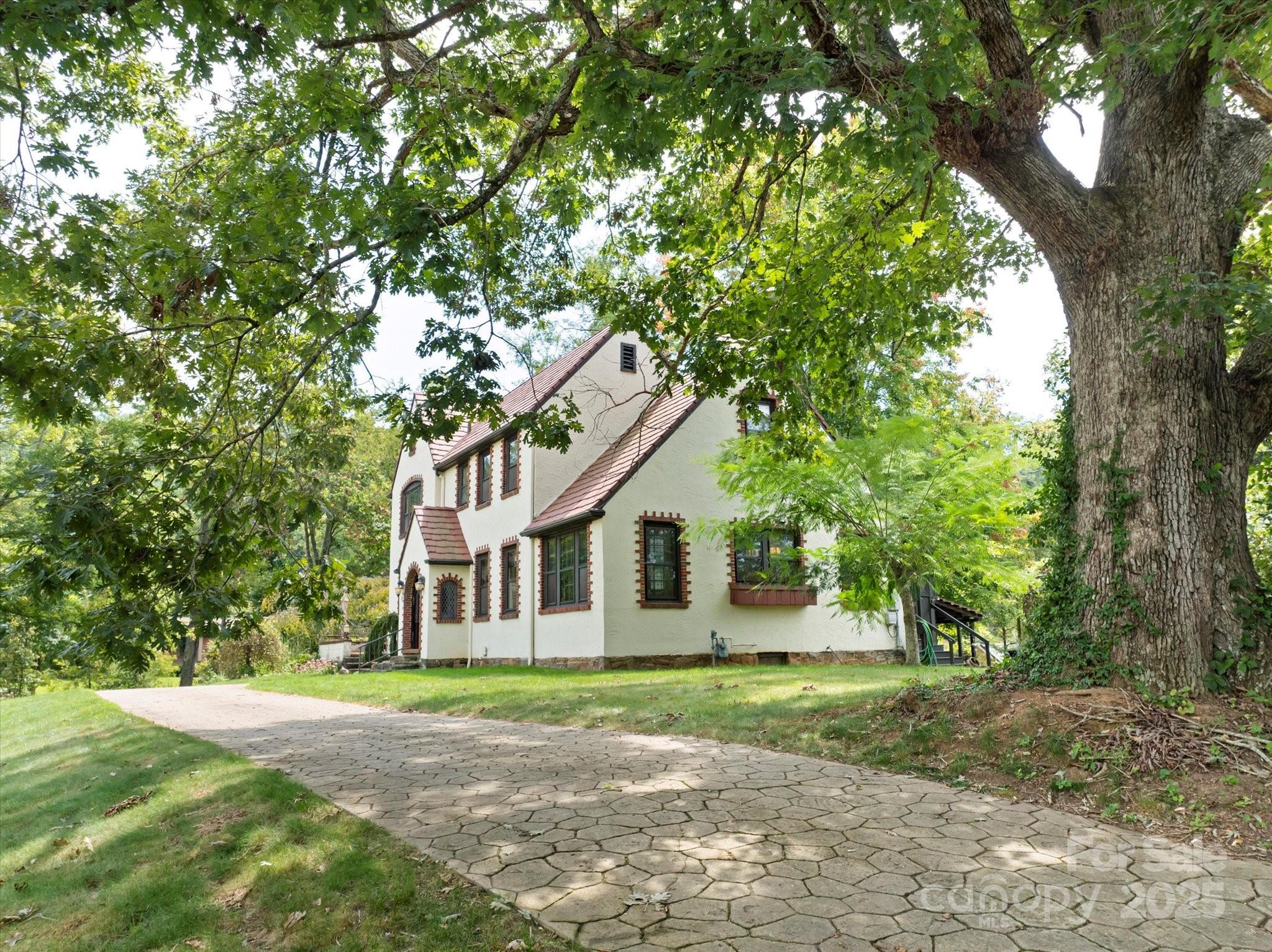 23 Greenleaf Circle