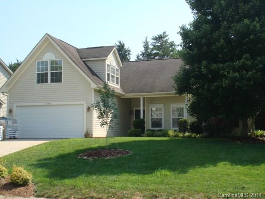 If you like a private backyard, large beautiful kitchen and an updated master bath - all on one level - you have found it here! So many features you won't want to miss! Gas, five burner cooktop w/dual gas ovens! Granite, tile backsplash & under cab lighting are just a few nice kitchen appointments! Master w/frameless glass tile shower, garden tub & dual vanities! 10' ceilings, 2 dining areas, a large bonus rm & wooded backyard w/patio & stone terrace could be yours, plus one yr. home warranty!