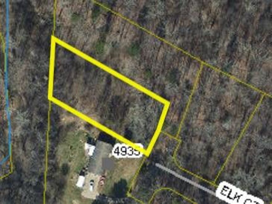 Land Lot suitable for Doublewide, Modular, and Site built homes. County water available, septic needed. Light restrictions, includes dwelling minimum 1100sq ft.