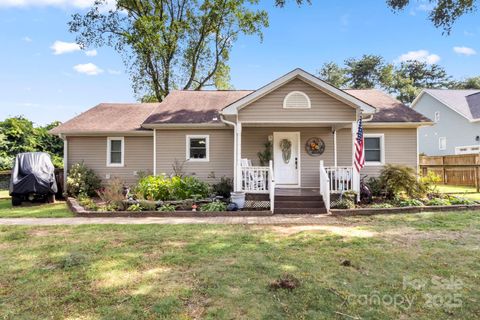 Photo of 7929 Mountain Shore Drive, Sherrills Ford, NC 28673 (MLS # 4290619)