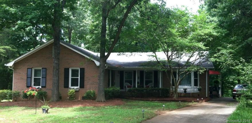 All brick ranch nestled on nearly 3/4 ac treed cul-de-sac lot off Carmel Rd. "Broken brick" front porch. Large screen porch w/skylights. 12x18 MBR. Updated Master bath. Energy efficient tilt out windows. NEW May 2014: WATER HEATER, HP COMPRESSOR, DISHWASHER, GARBAGE DISPOSAL. NEW ROOF TO BE INSTALLLED prior to closing. Minutes to major medical, retail, and I485. Just steps to the CATS Carmel Xpress stop. Home shows well. Neat and clean but can use updating.
.