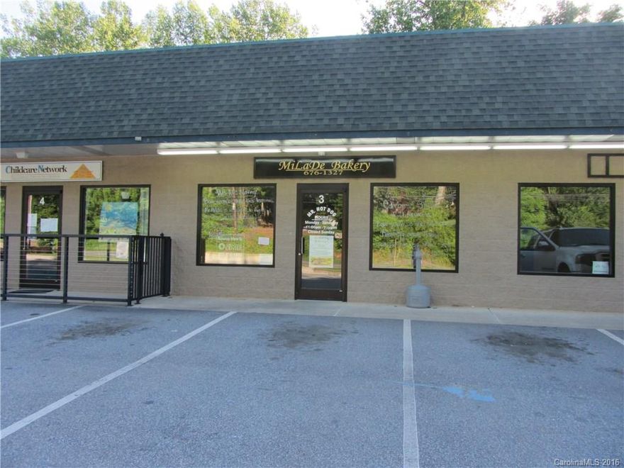 Office/retail/restaurant shopping center located on Sweeten Creek Rd. Major growth corridor. Anchor tenants are Rocky's Chicken Shack and Child Care Network. Units 1 & 2 currently available for lease.