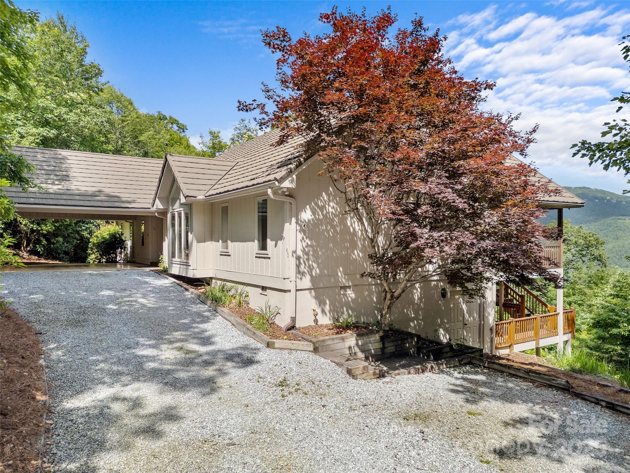 60 Lakeside Trail