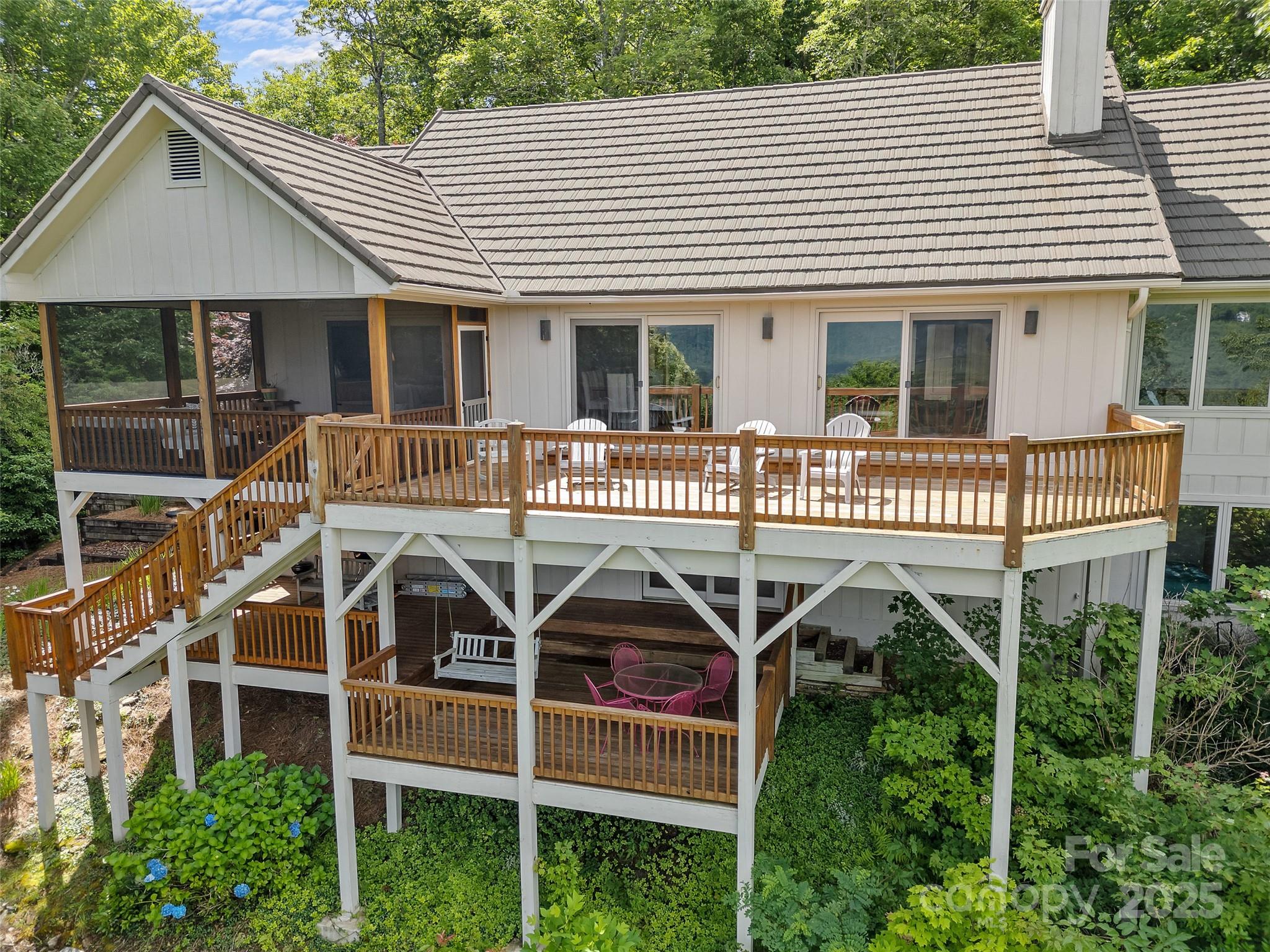 60 Lakeside Trail