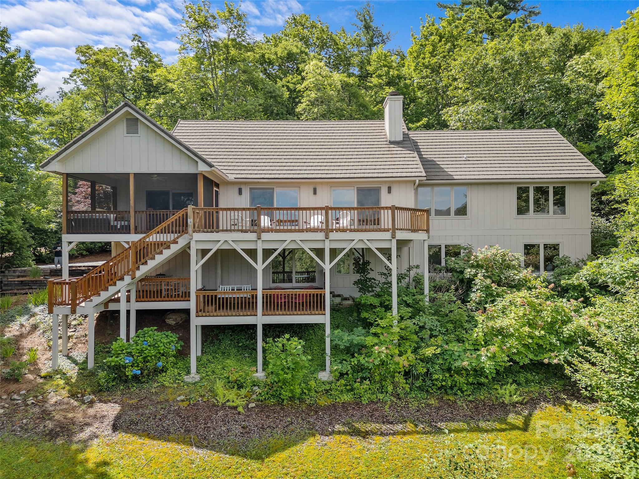 60 Lakeside Trail