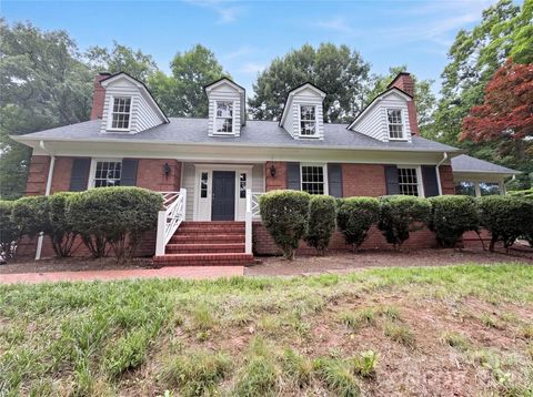 Photo of 318 Valley Stream Road, Statesville, NC 28677 (MLS # 4381087)