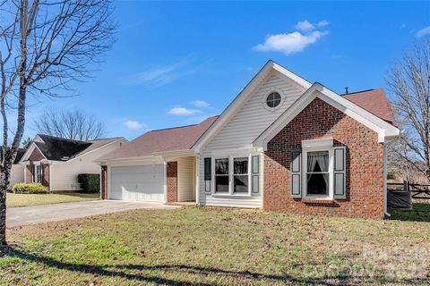 Photo of 9607 Foggy Meadow Road, Charlotte, NC 28269 (MLS # 4337877)