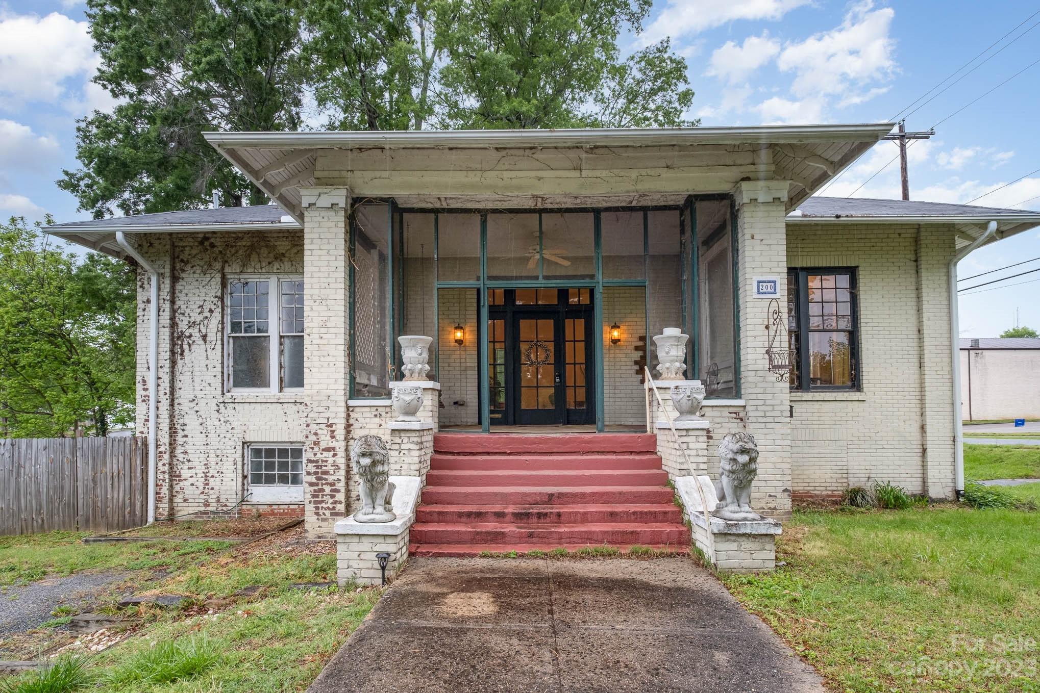 Photo 1 of 31 — 200 S Oak Street, Cherryville, NC 28021