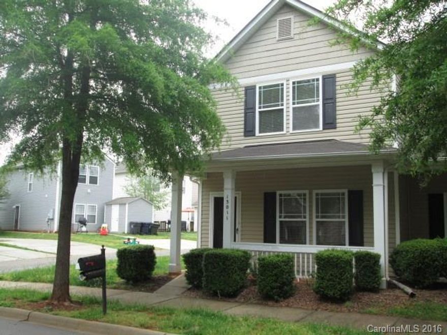 Move in ready. Crosswinds is a great community with quick access to I77. About 15 minutes North of Charlotte.
Freshly painted, neutral paint color throughout. New blinds.