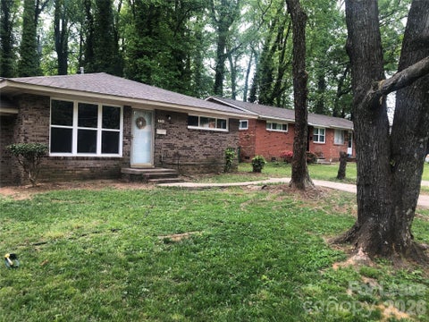Photo of 524 Blendwood Drive, Charlotte, NC 28215 (MLS # 4389611)