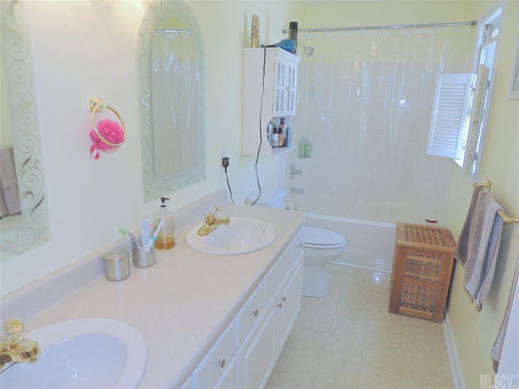 Maple Crest - Residential