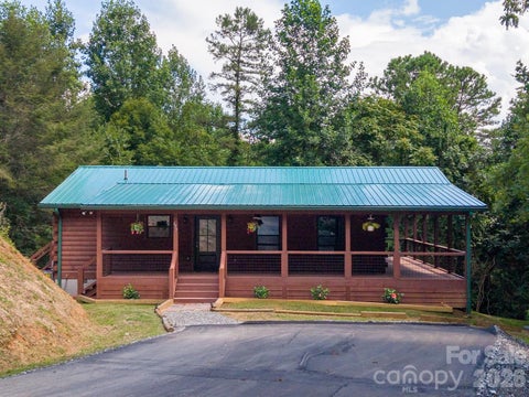 Photo of 677 Ridgetop Circle, Whittier, NC 28789 (MLS # 4412426)