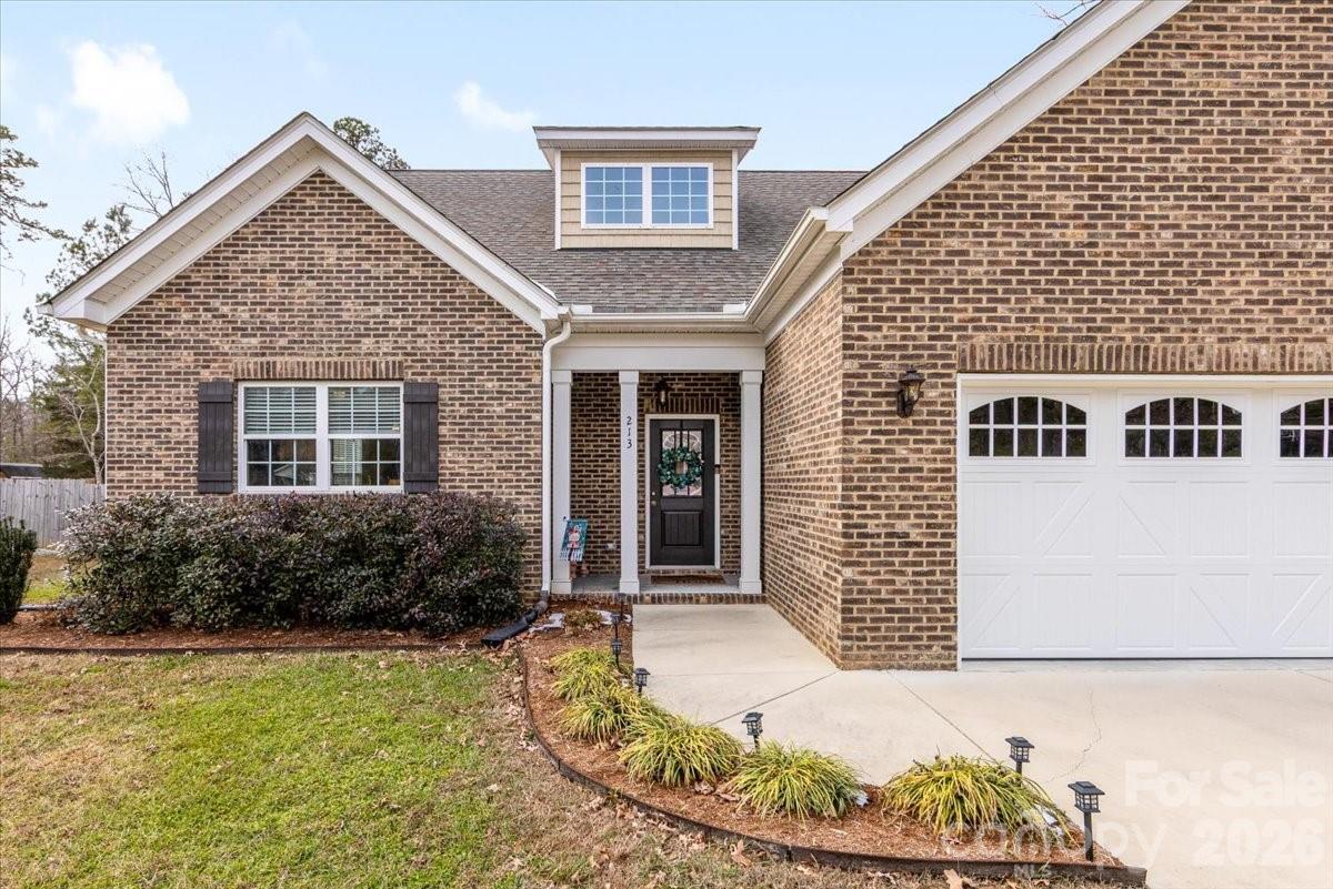 213 Vanderbilt Boulevard