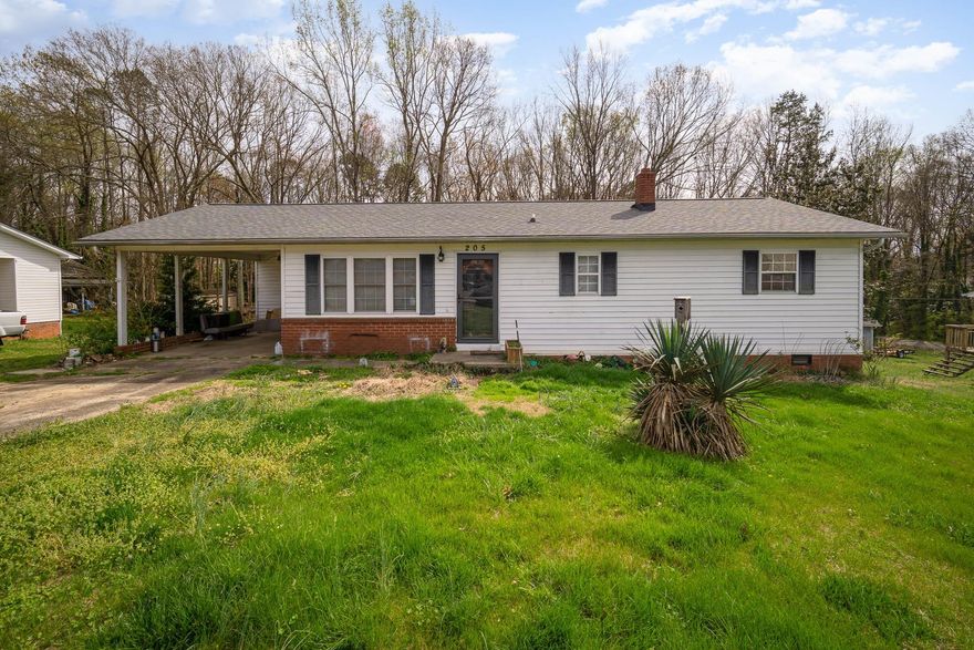 3 beds and 1 bath in Stanley. Perfect for an investor or buyer that wants to make it their own! One bedroom does not have a closet. There are no utilities currently active. The building in the backyard will not convey.