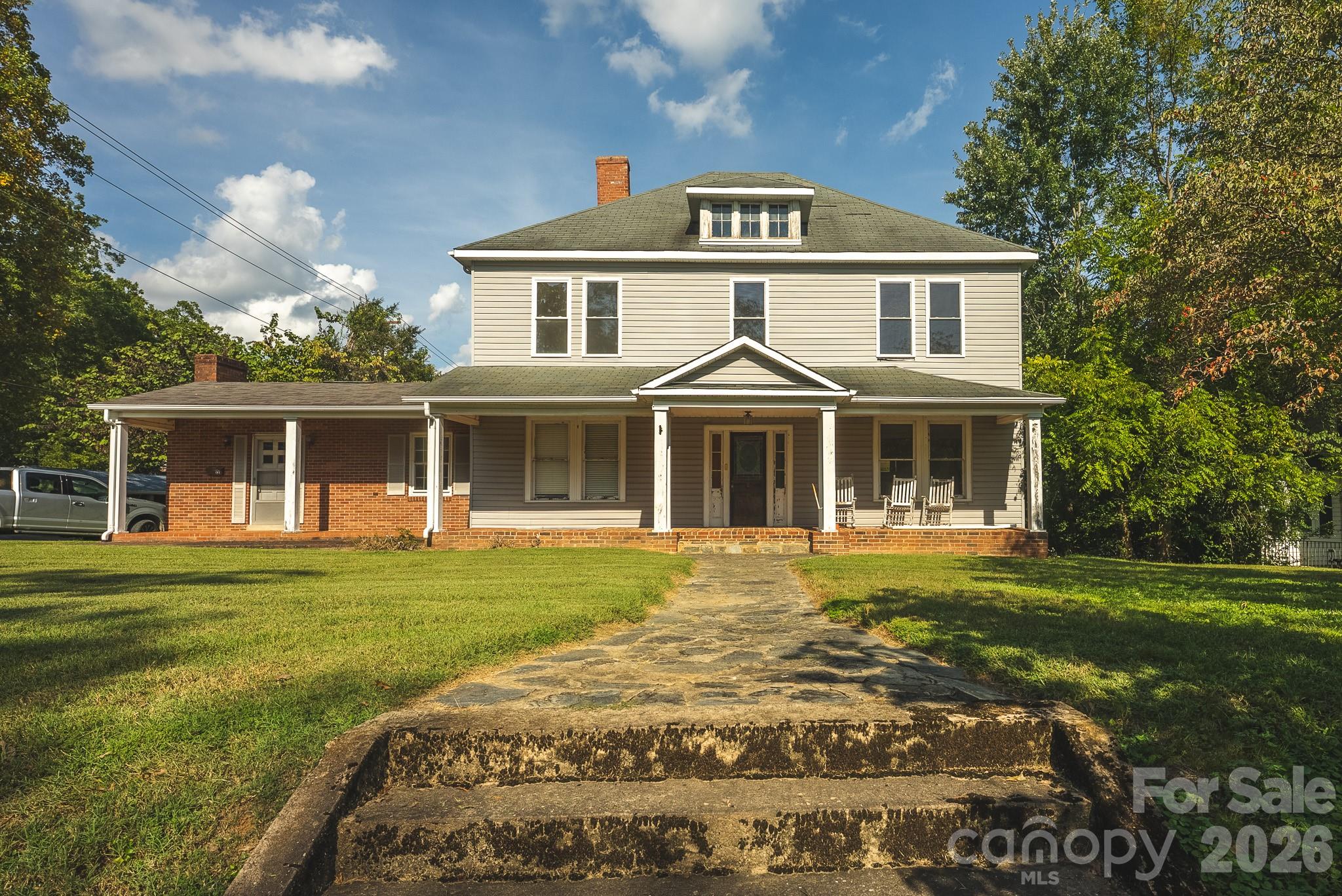 12 1st Avenue Drive SE