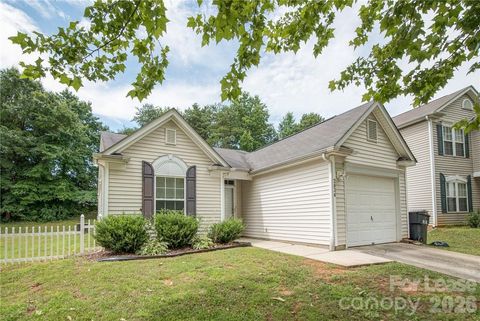 Photo of 2836 Oasis Lane, Charlotte, NC 28214 (MLS # 4342089)