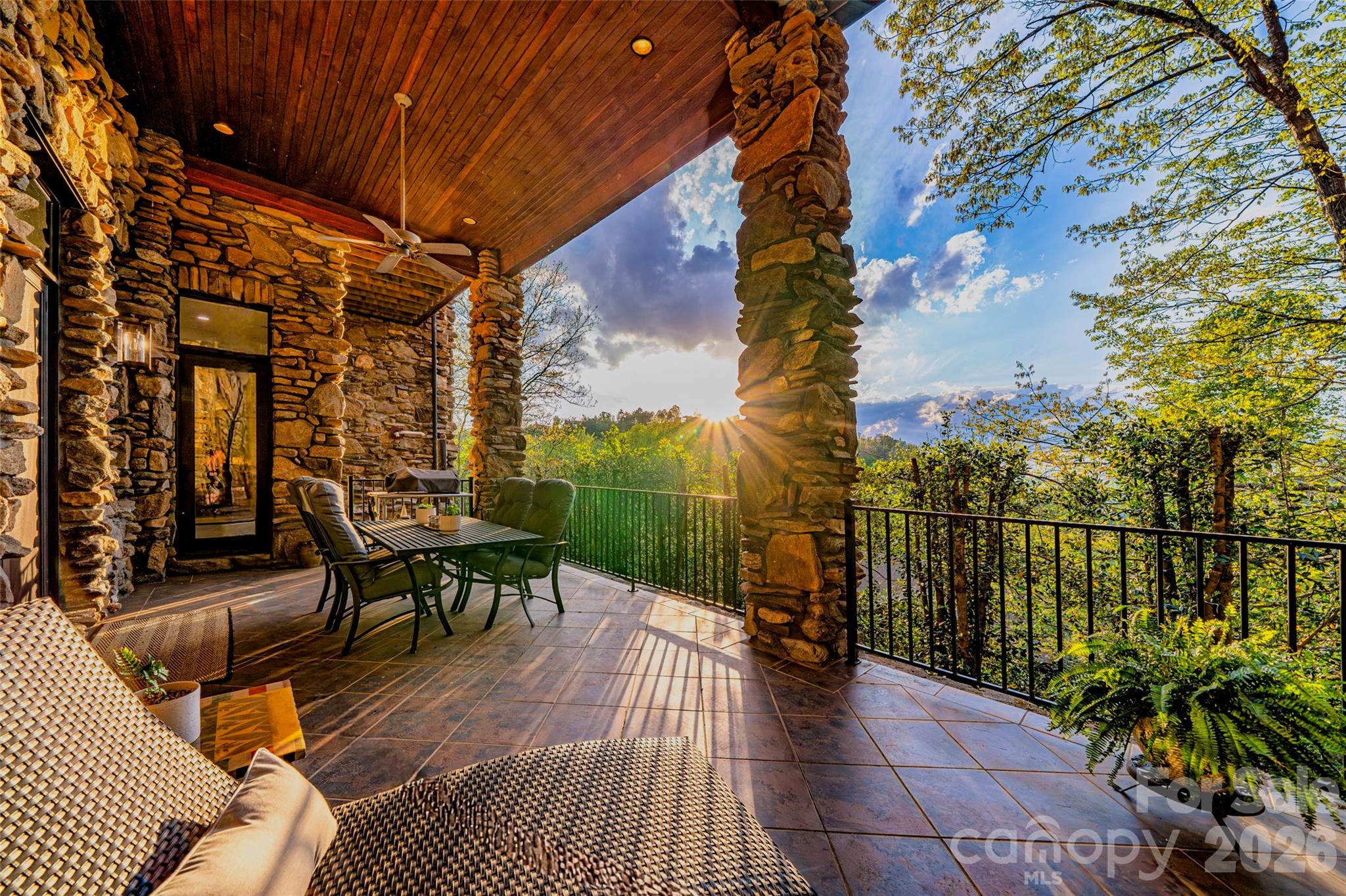 Reynolds Mountain - Residential