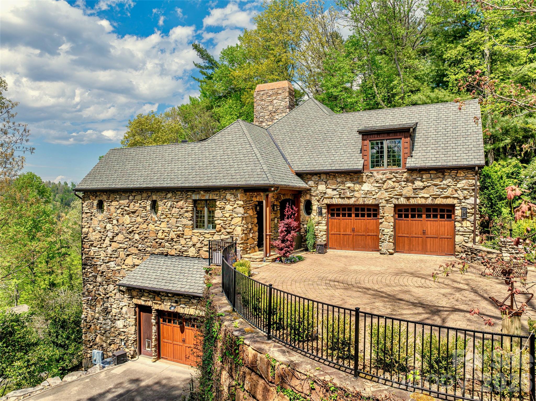 Reynolds Mountain - Residential