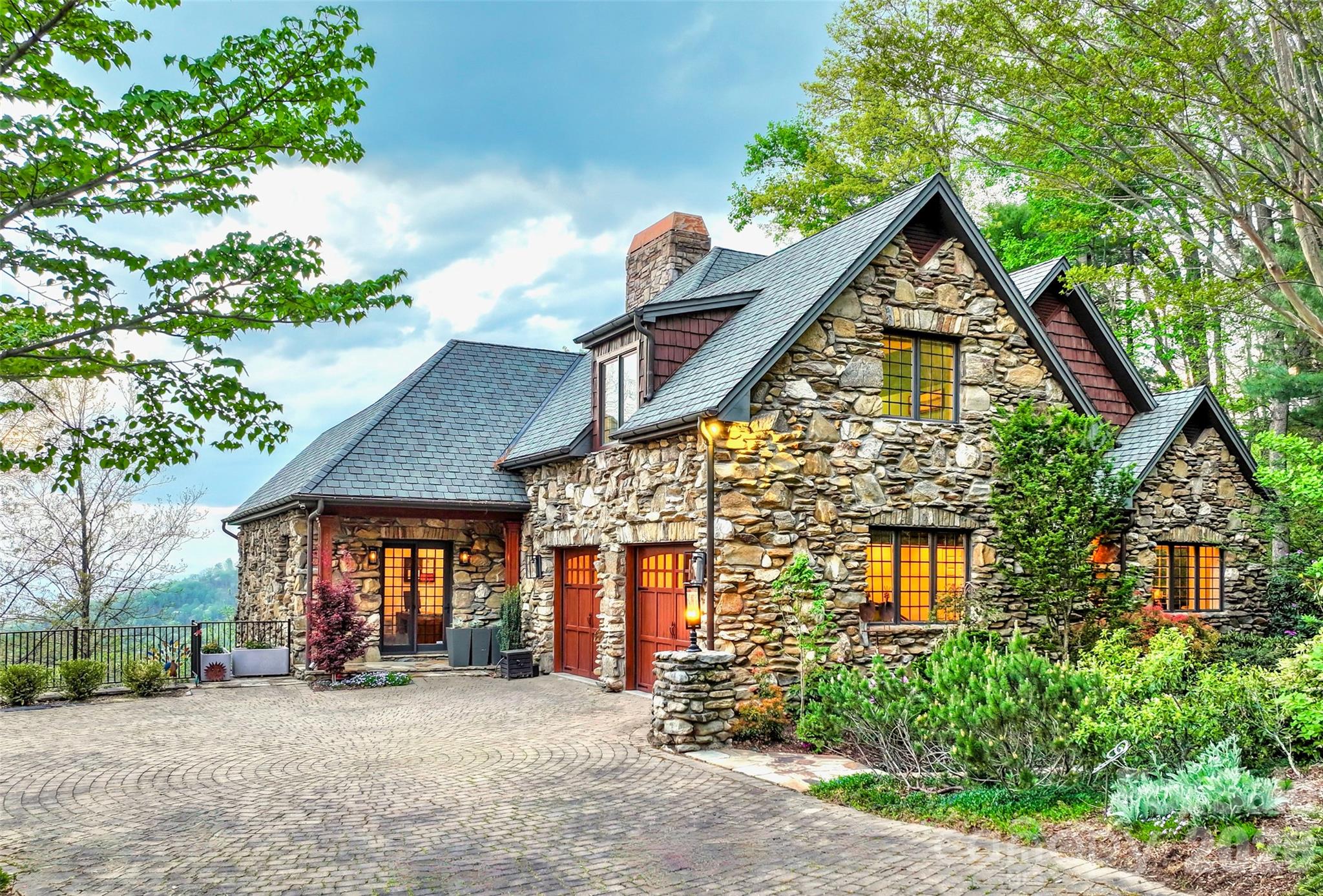 Reynolds Mountain - Residential