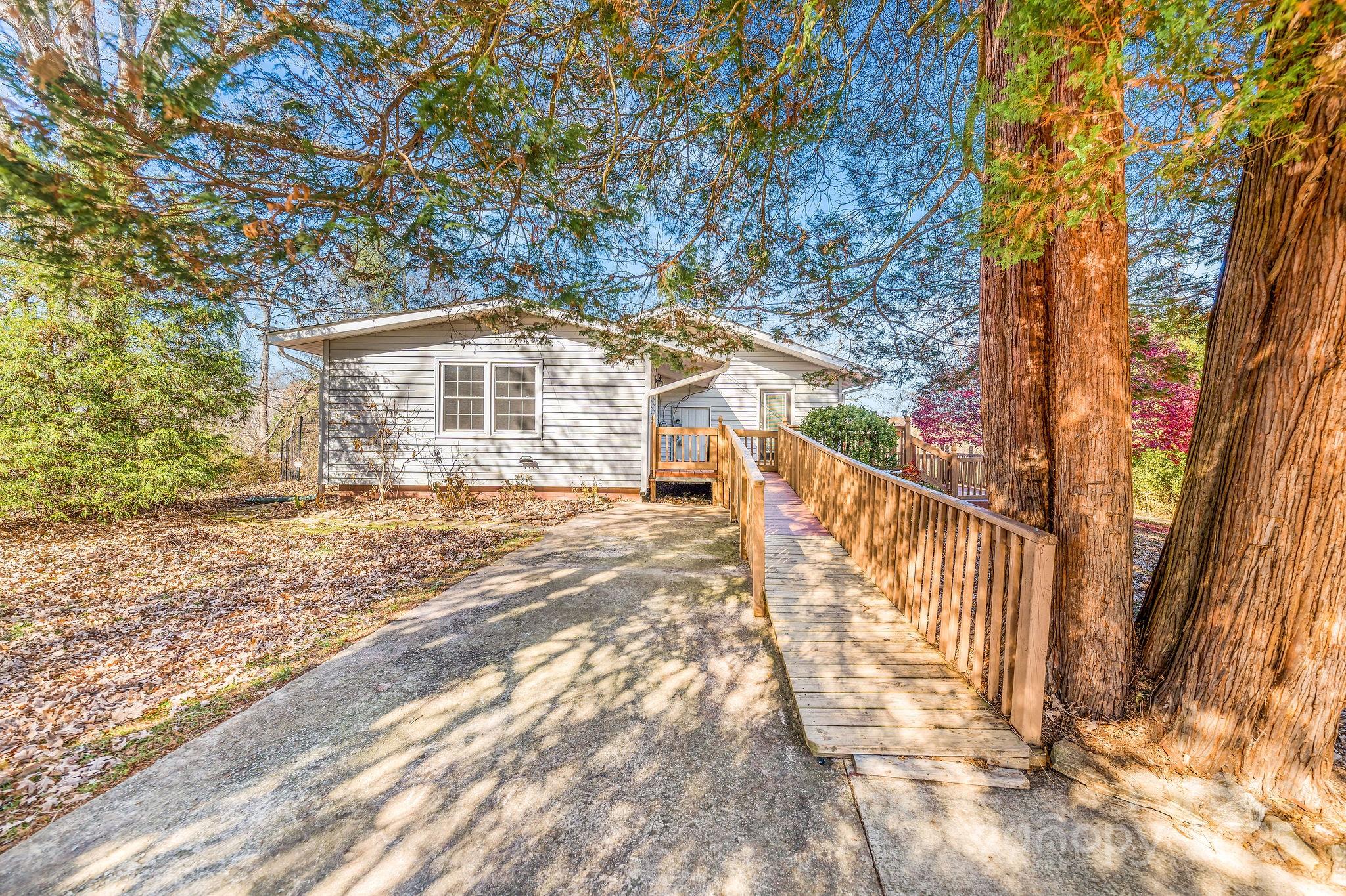 107 Woodland Church Road