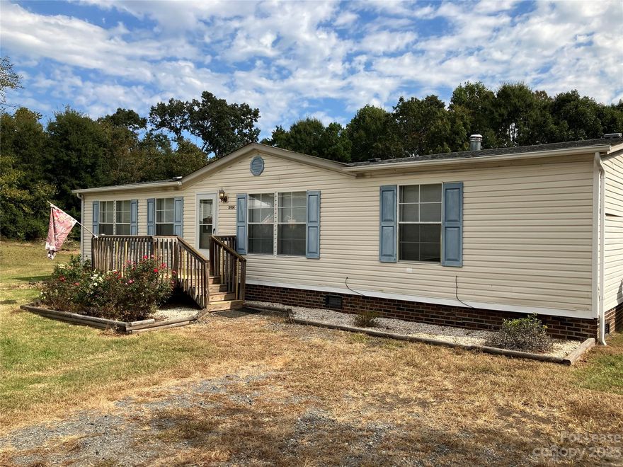 Great three bedroom, two bath double wide in the Mountain View area of Hickory. It featureshardwoods in the living and dining rooms, a split floor plan, two decks out back, and large yard. This home is pet friendly with a nonrefundable pet fee. Please, no dangerous breeds.