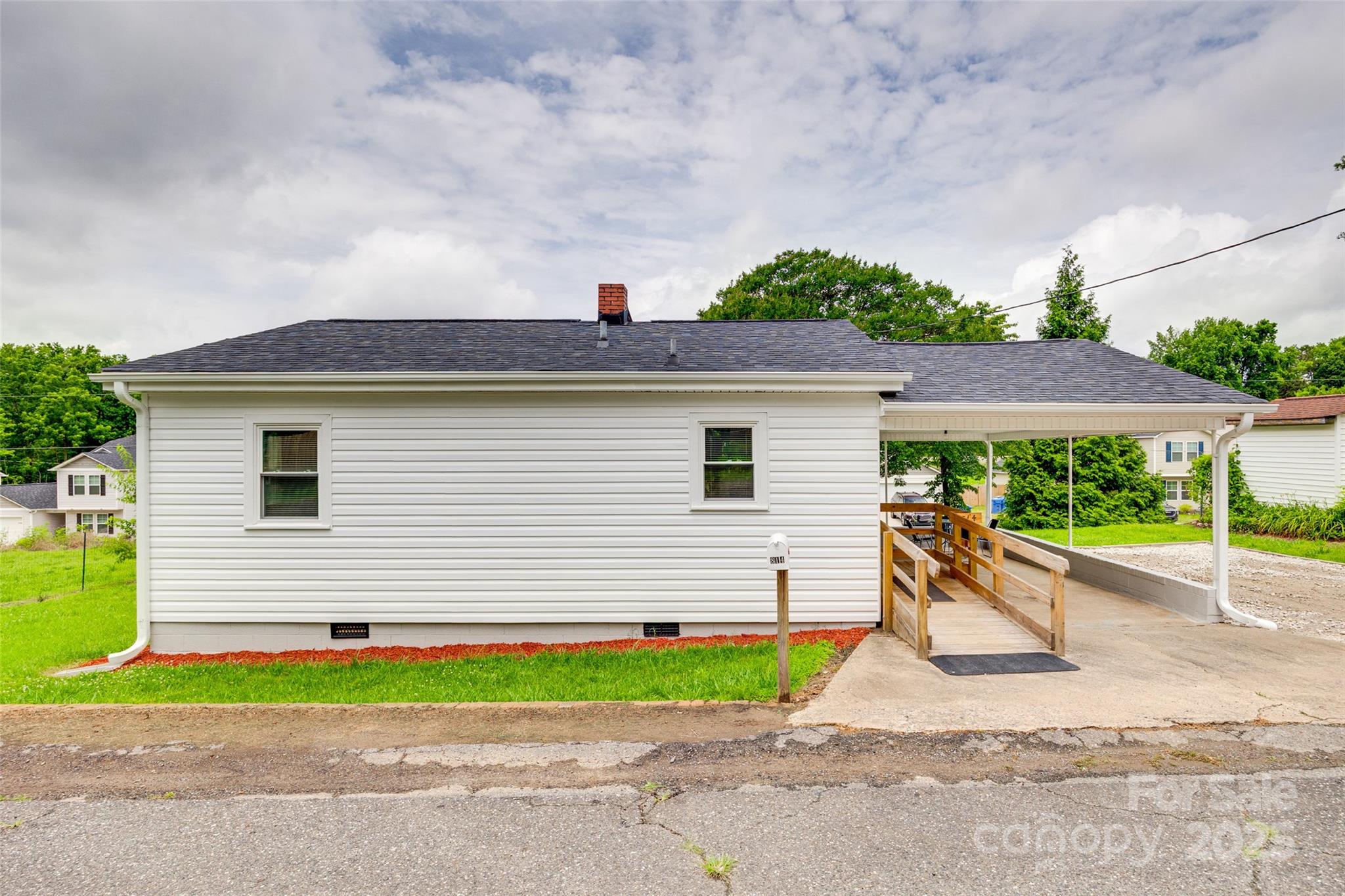 814 Grace Street