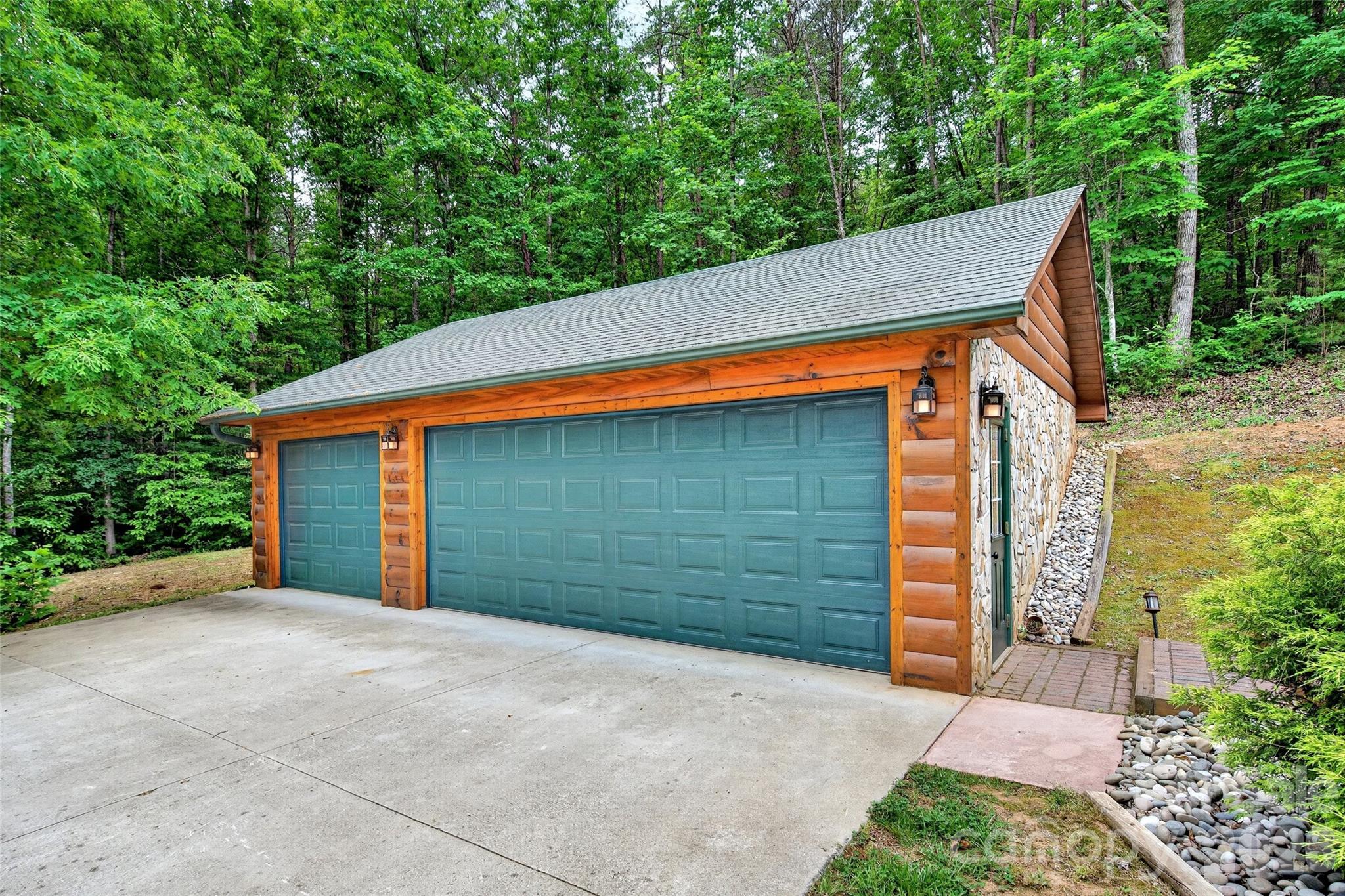 34 Waterfall Drive