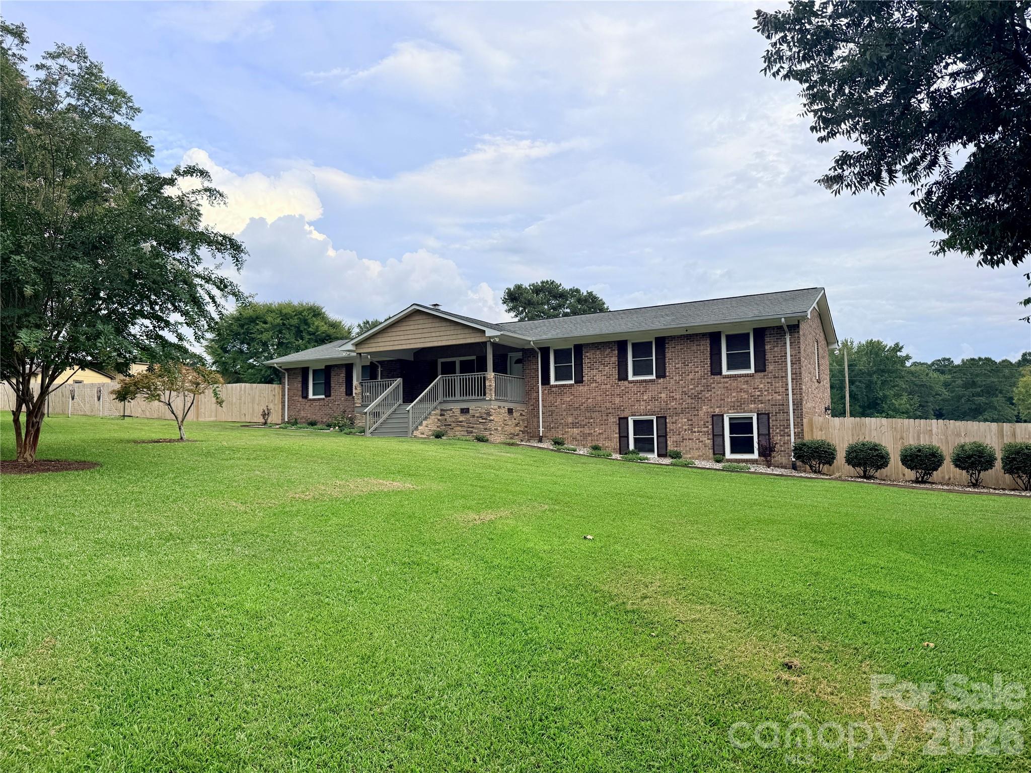 613 W Doc Garris Road