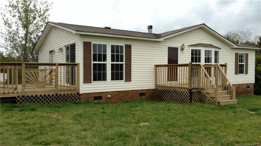 3 BR 2 BA on 3 Acres, New Wood Laminate Floors in Living, Bedrooms, Kitchen & Dining. Fresh Paint, Gas Logs in Rock Fireplace, Gas Range, Range Hood, Dishwasher, Stereo System. Tons of Cabinets. Master Bath has 2 Sinks, Garden Tub & New Toilet, Deck & Storage Bldg. Squeaky Clean, No Smokers, Prefer No Pets & Good Credit Only. New Harrisburg Elementary School, Great Indian Land Middle & High School. New roof, agent is owner