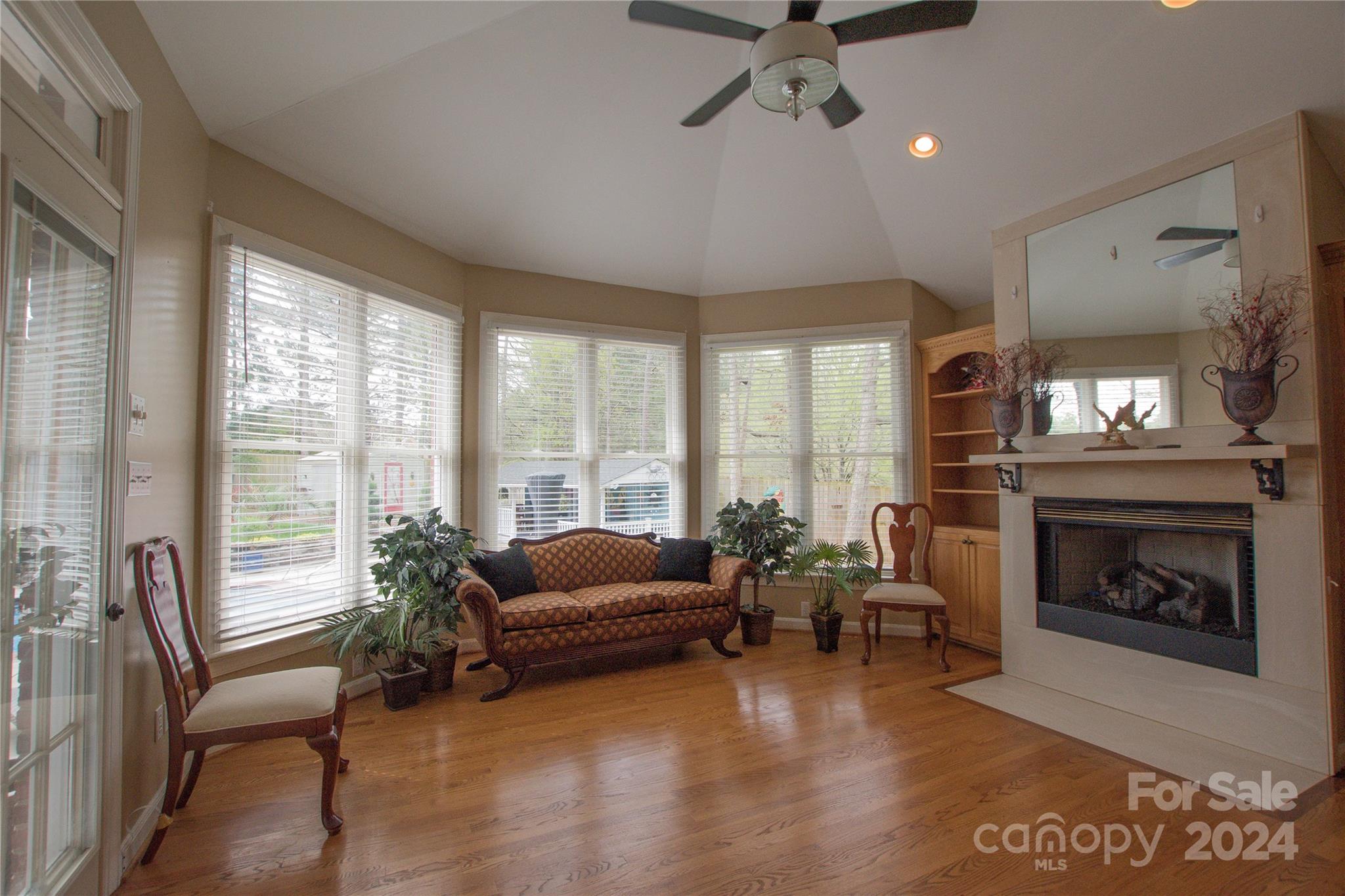 Royal Oaks - Residential