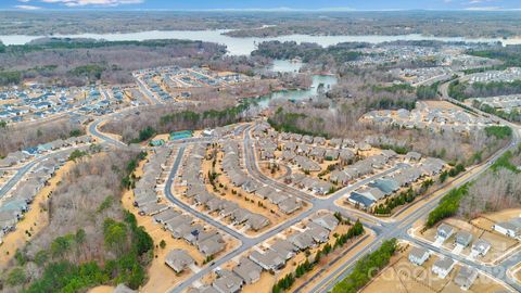 Photo of 14920 High Bluff Court, Charlotte, NC 28278 (MLS # 4336917)