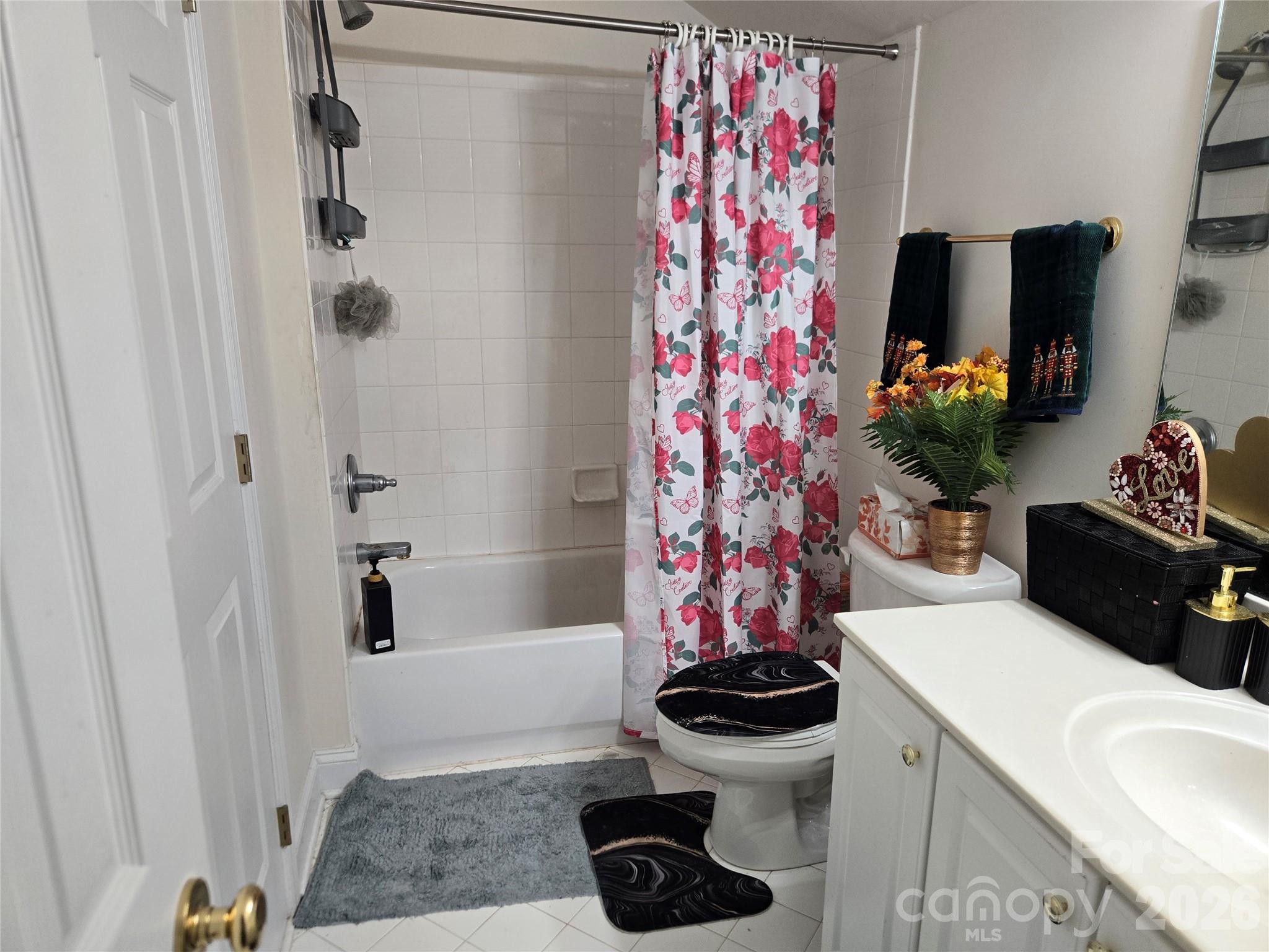 Country Club Estates - Residential