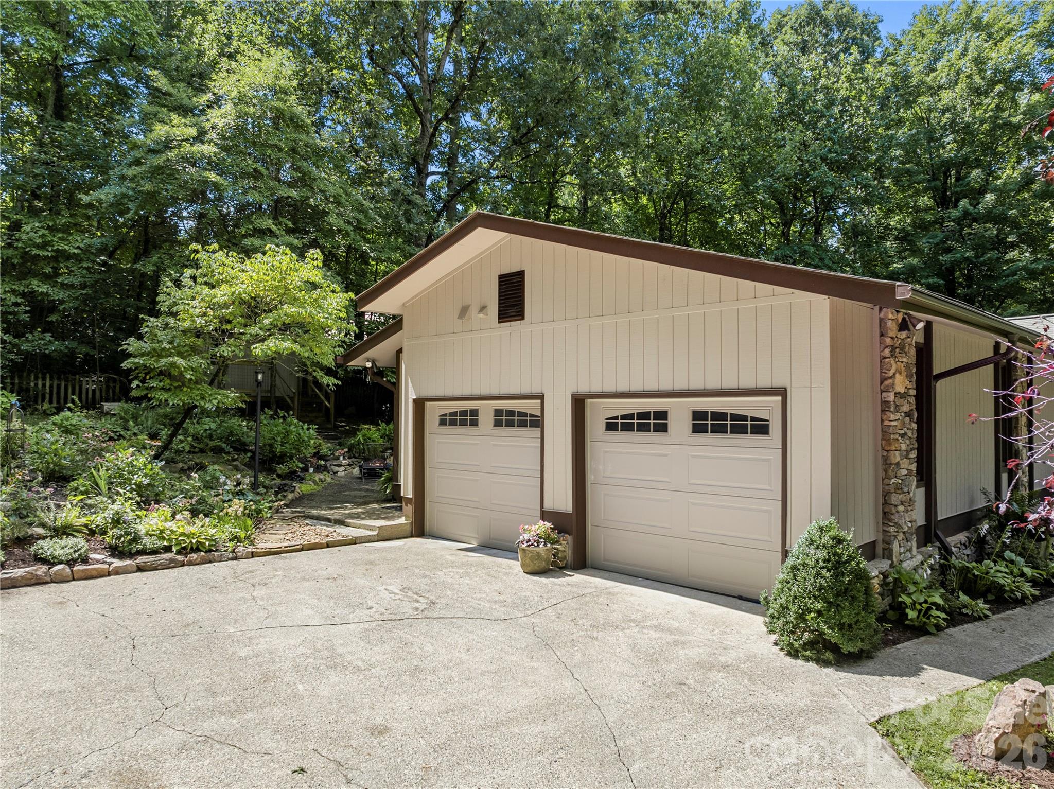 10 Brook Forest Drive