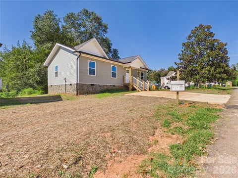 Photo of 210 22nd Avenue Place NE, Hickory, NC 28601 (MLS # 4422768)