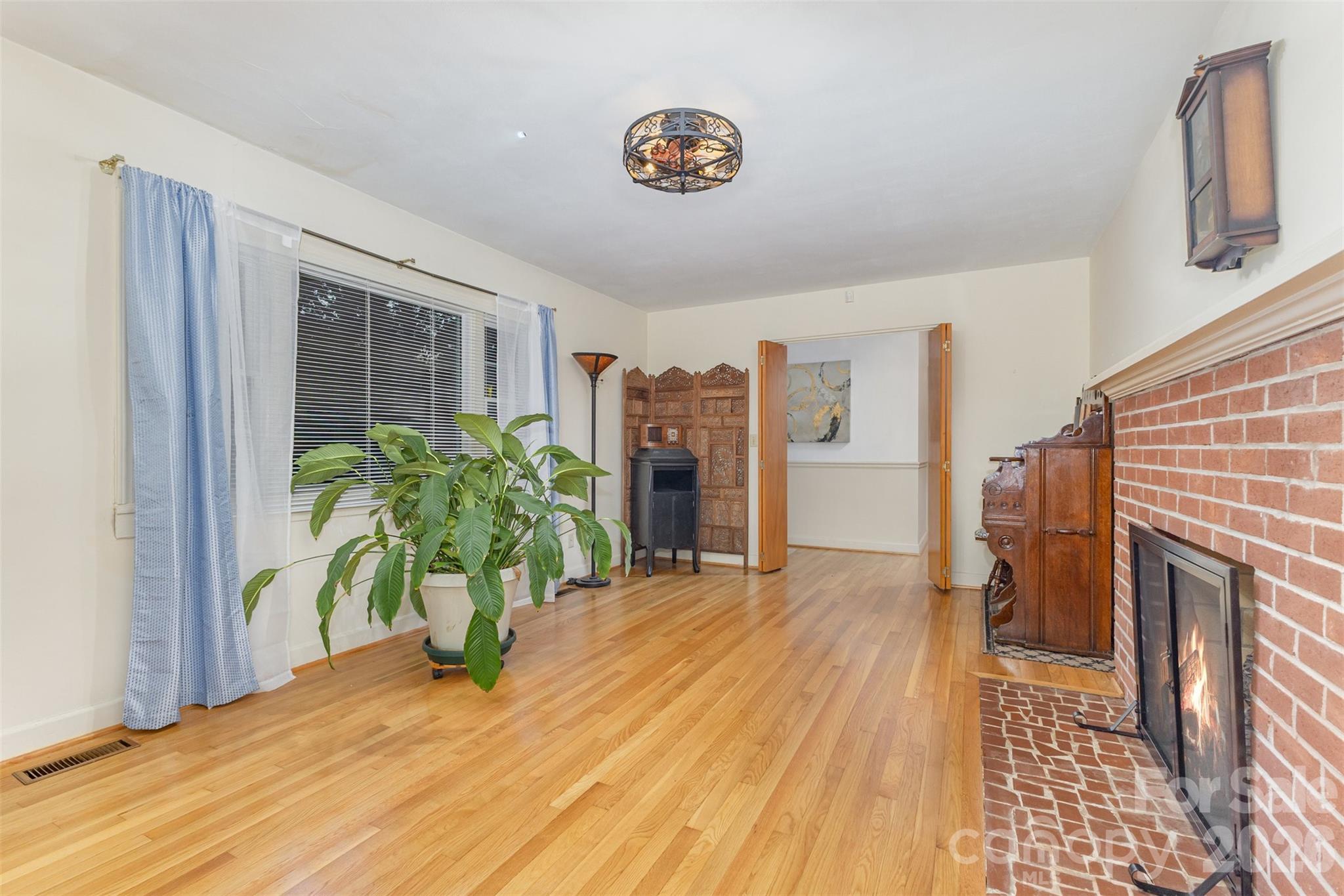 100 Ruby Lane