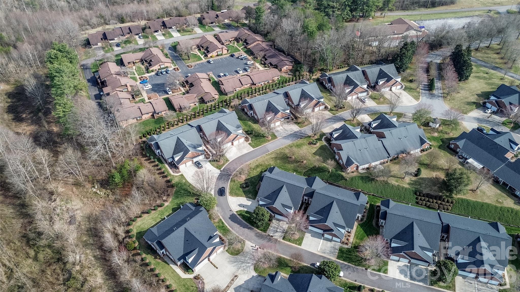 Queens Crest Townhouses - Residential