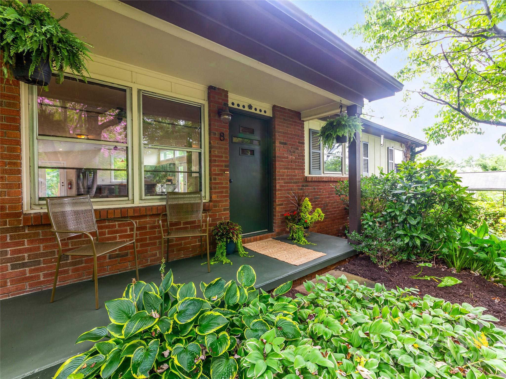 8 Ridge Avenue
