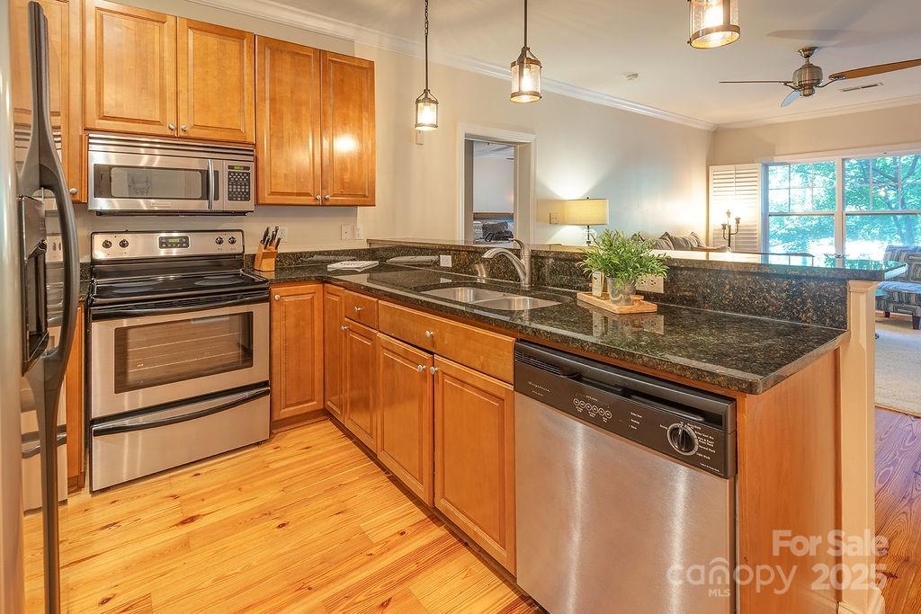 175 S Lexington Avenue C101