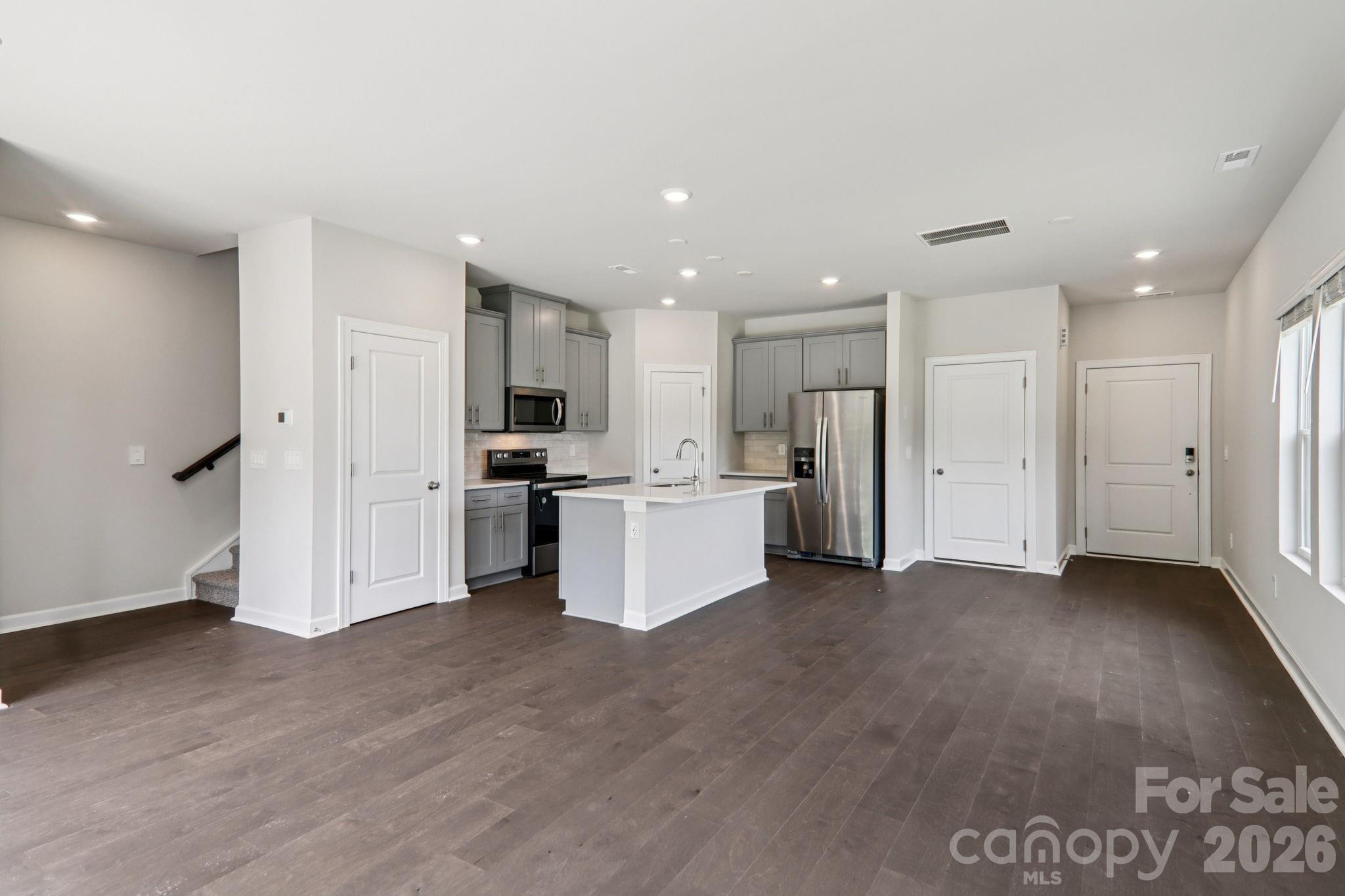 9048 Foggy Brook Loop