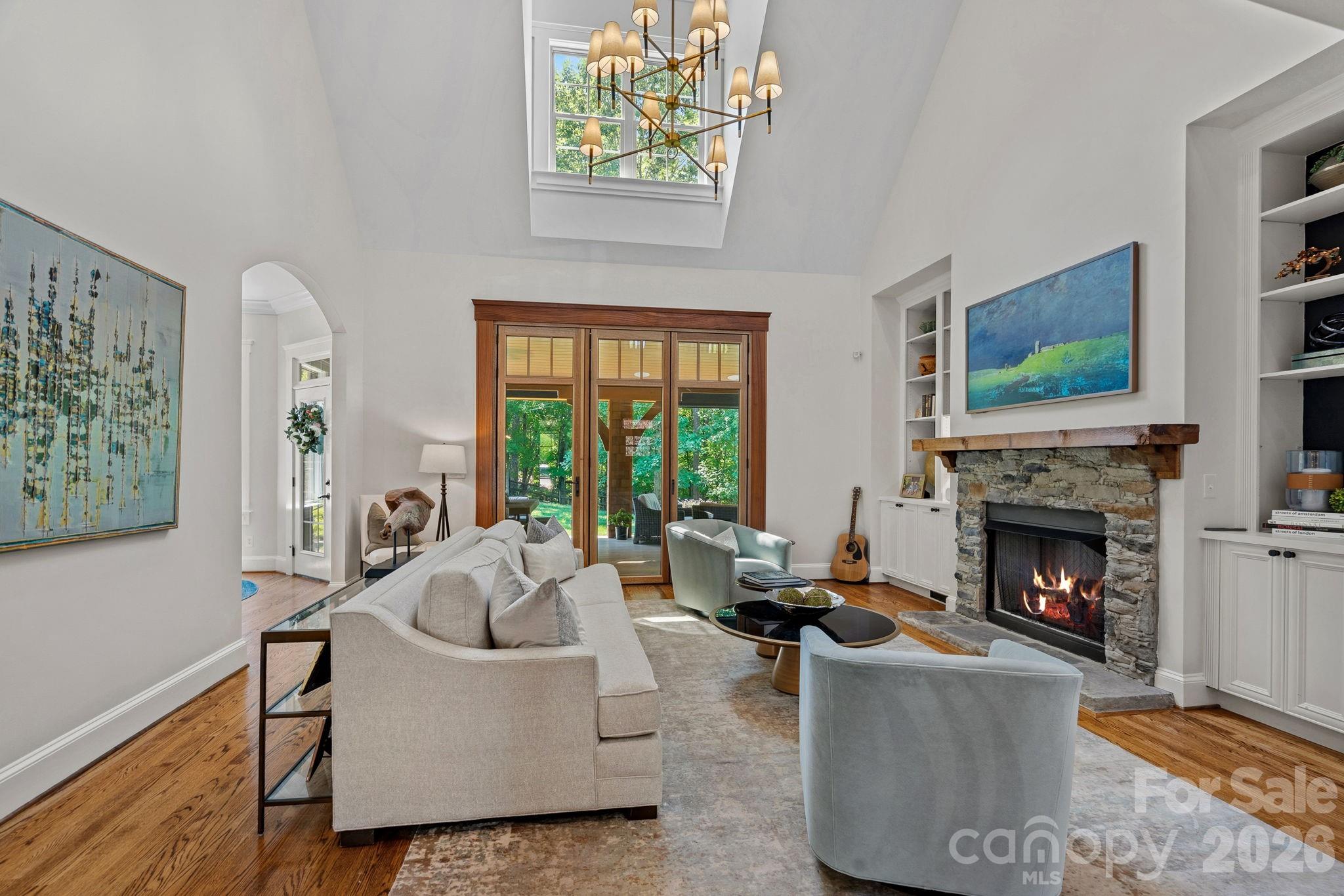 3813 Lakeside Drive