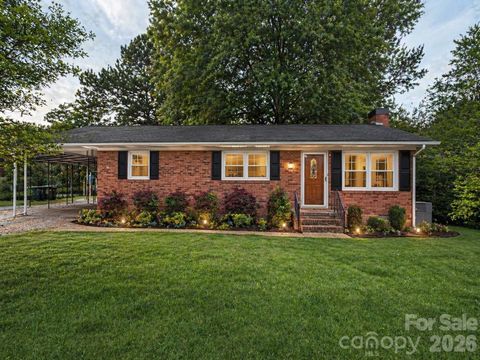 Photo of 611 Westover Street, Gastonia, NC 28054 (MLS # 4371721)